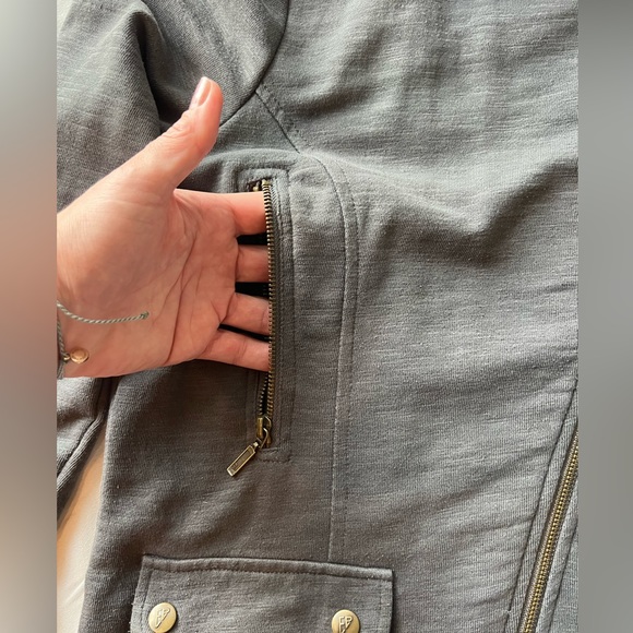 Womens Eddie Bauer zip up long sleeve hooded gray Jacket
size med/lrg - Picture 9 of 12
